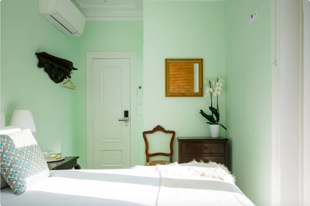 1898 Home and Suites 25/50