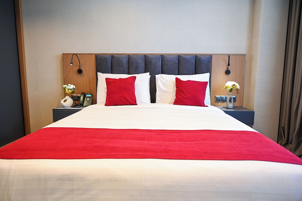 Landmark Hotel 15/50
