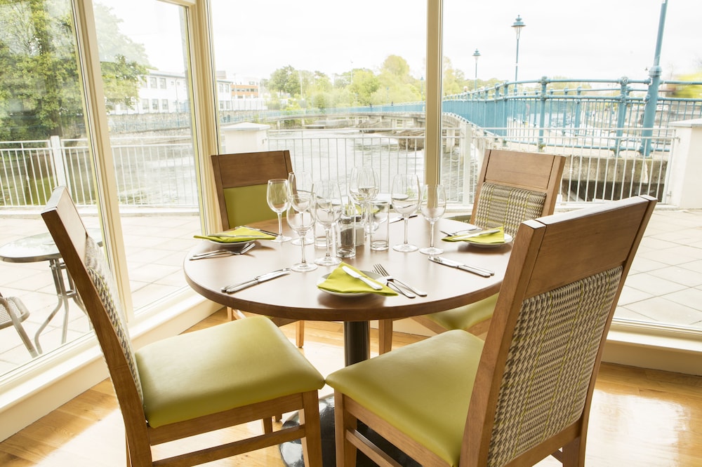 Riverside Hotel 36/50