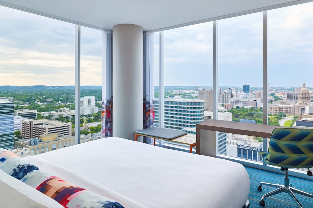 Aloft Austin Downtown 12/58