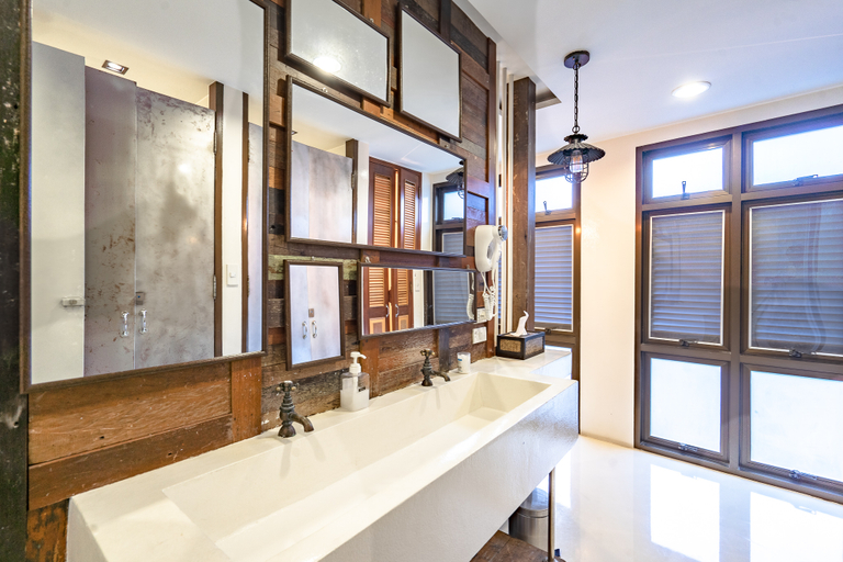 Private, Family, Shared Bathroom