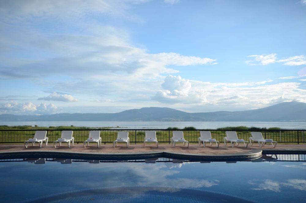 HOTEL REAL DE CHAPALA 36/42