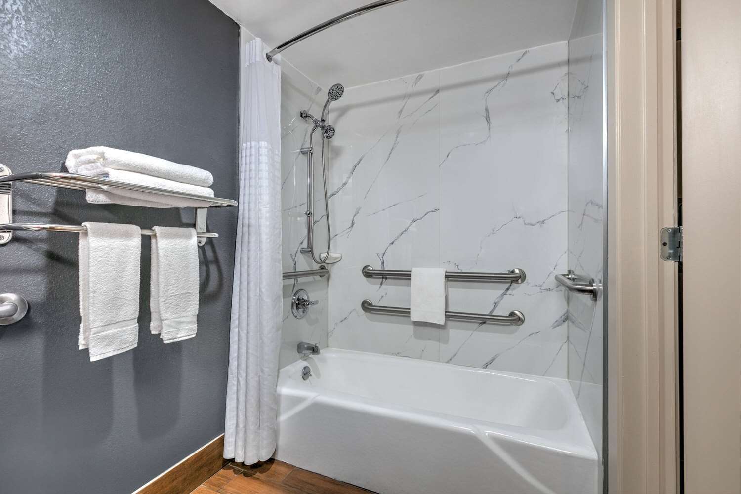 Super 8 By Wyndham Grand Prairie North 28/29