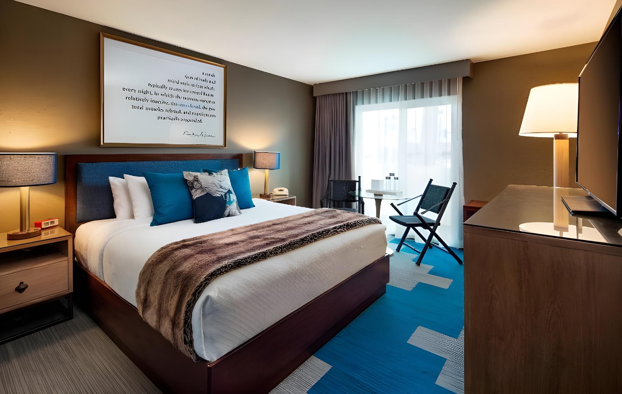 Urban, King Bed, City View, Accessible