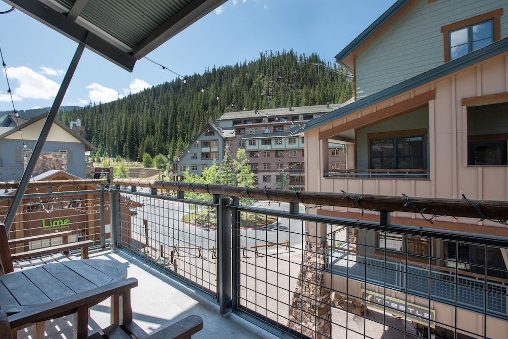 Zephyr Mountain Lodge 11/50