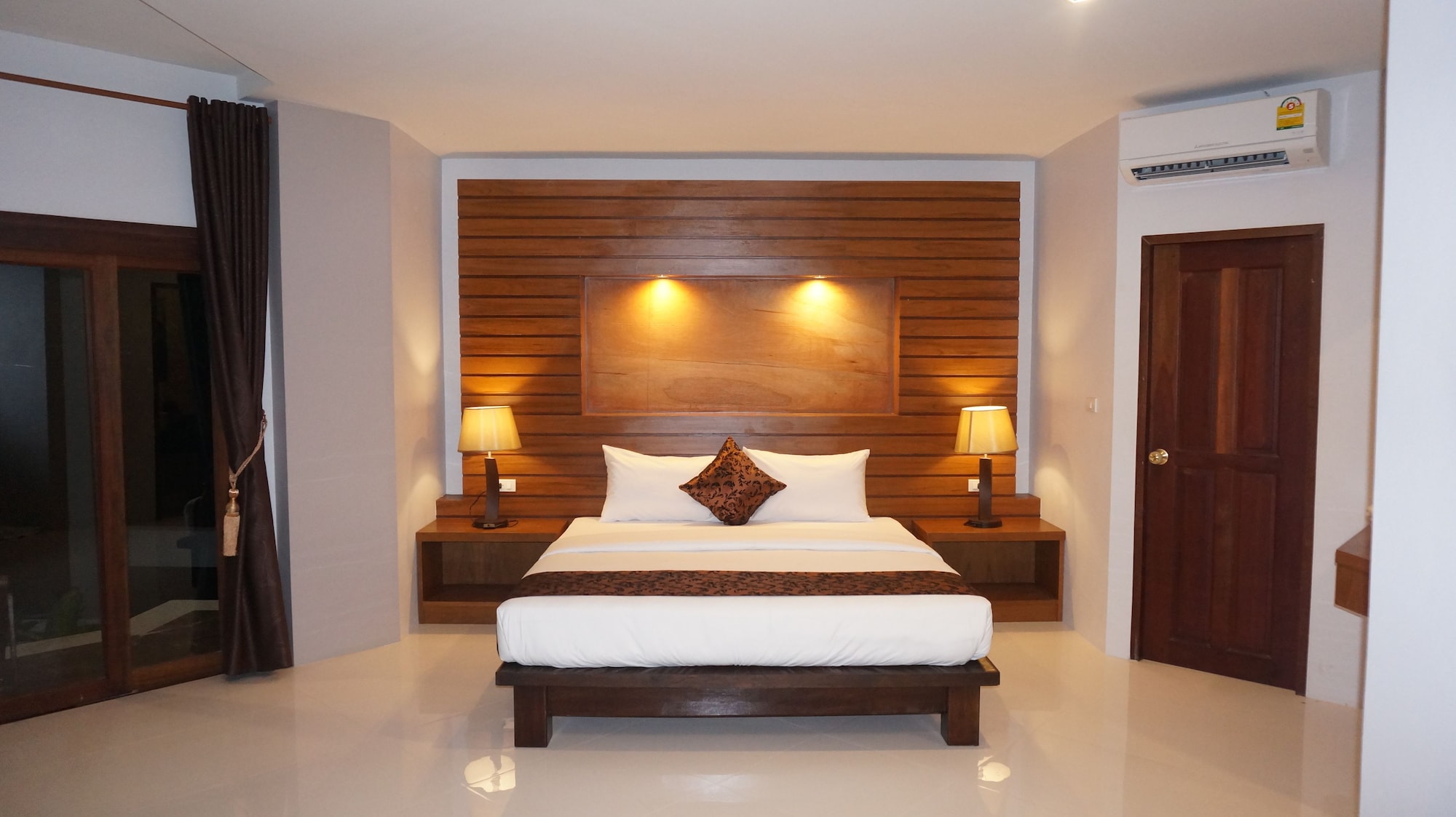 DELUXE, DOUBLE BED, GARDEN VIEW