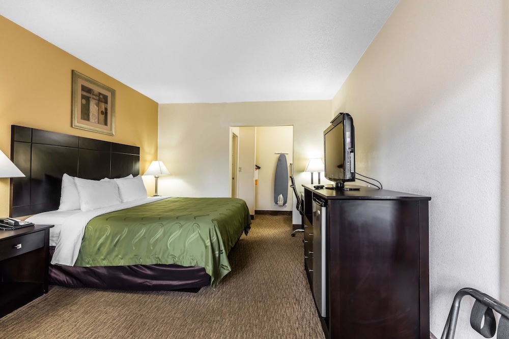 Quality Inn Tullahoma, TN 19/36