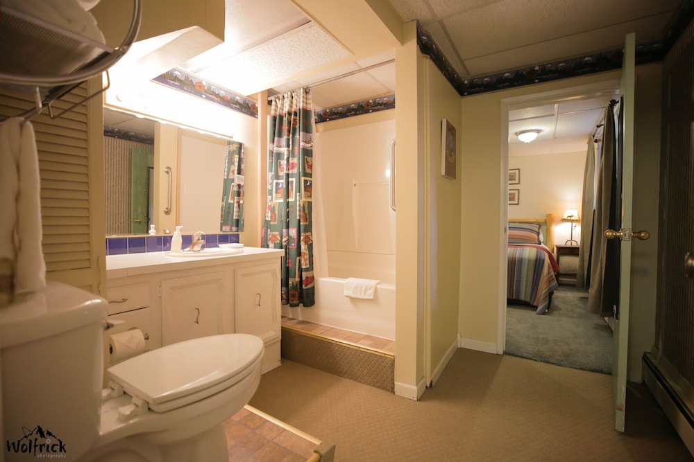Jewel Lake Bed Breakfast 44/50