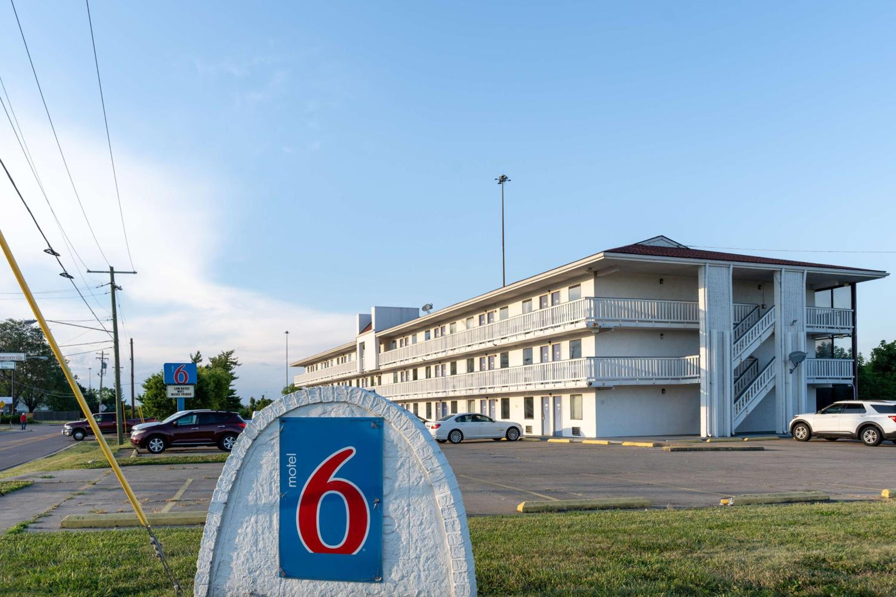Motel6 Cincinnati, OH 44/49