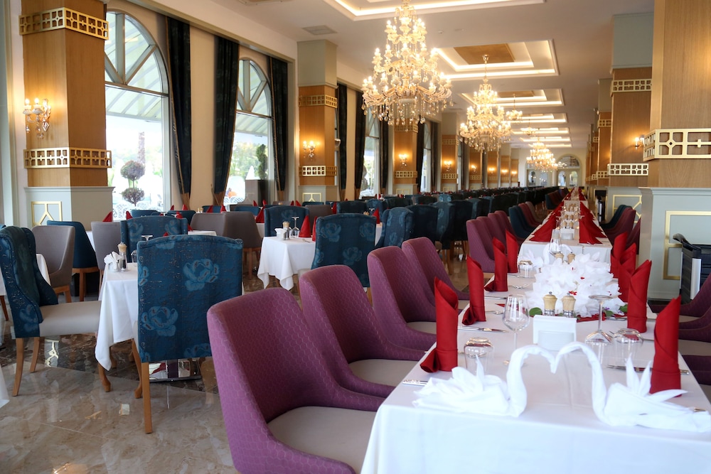 J Adore Deluxe Hotel Spa 37/50
