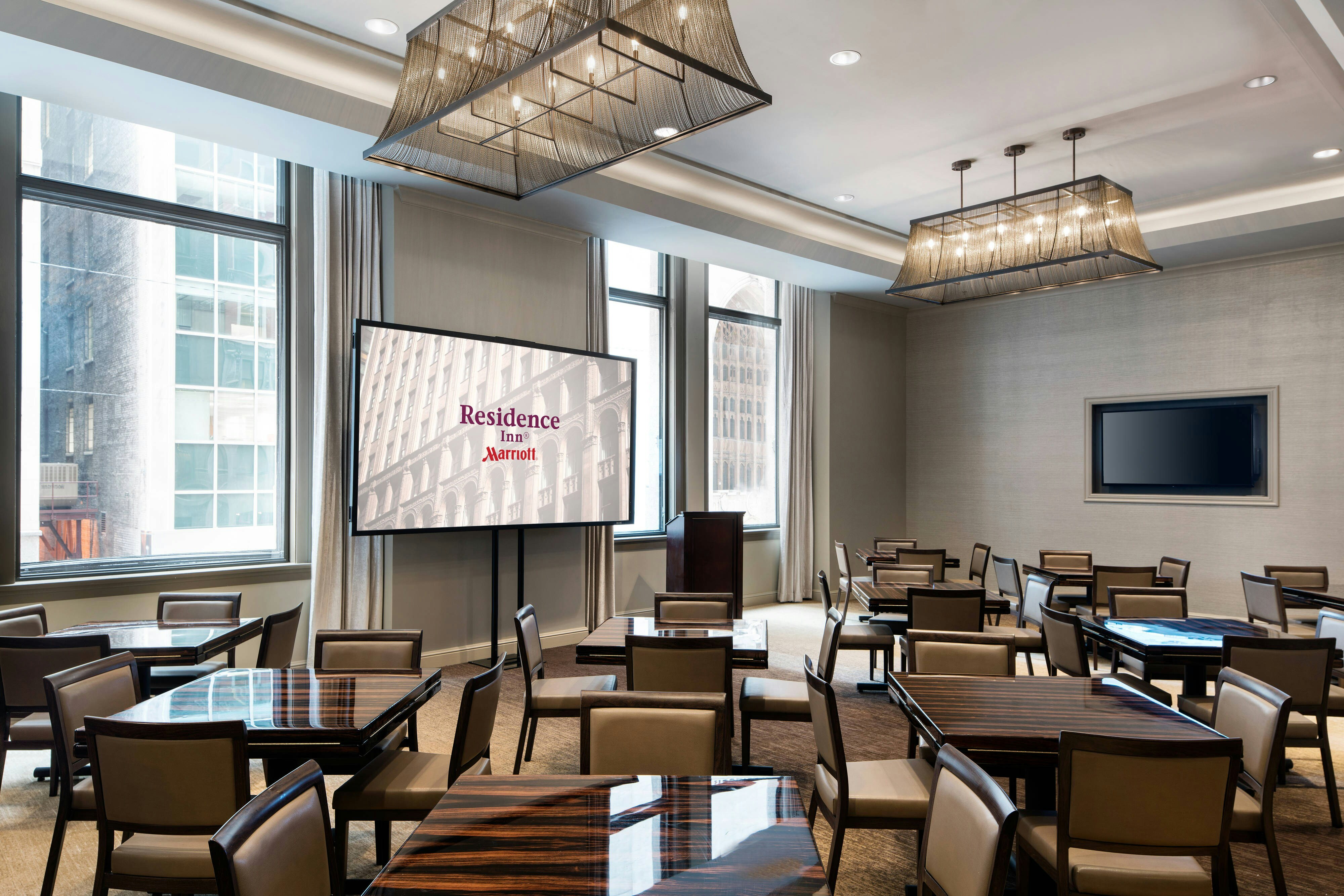 Residence Inn Chicago Downtown Loop 73/82