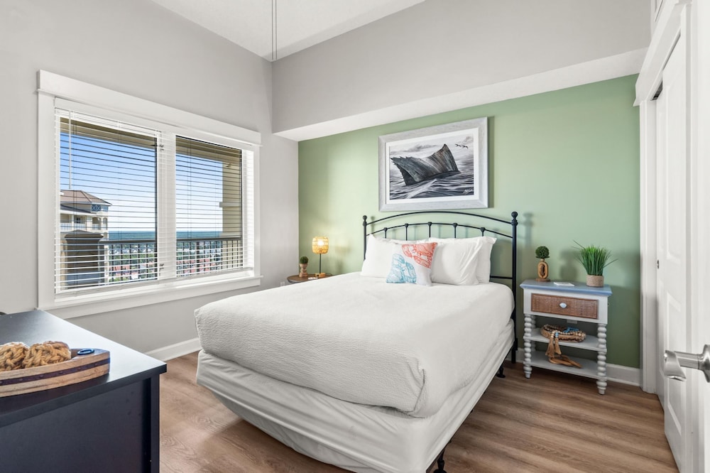 2 Bedrooms, Condo, King Bed, 1 Queen and 2 Double Beds, Bunk Beds, Ocean View