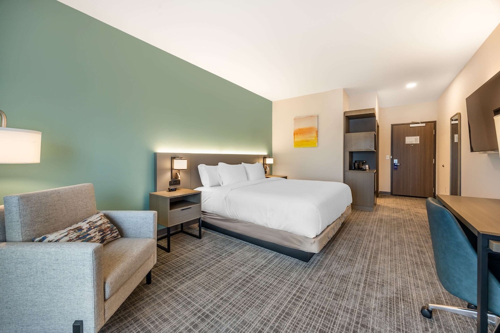 EFFICIENCY, SUITE, KING BED