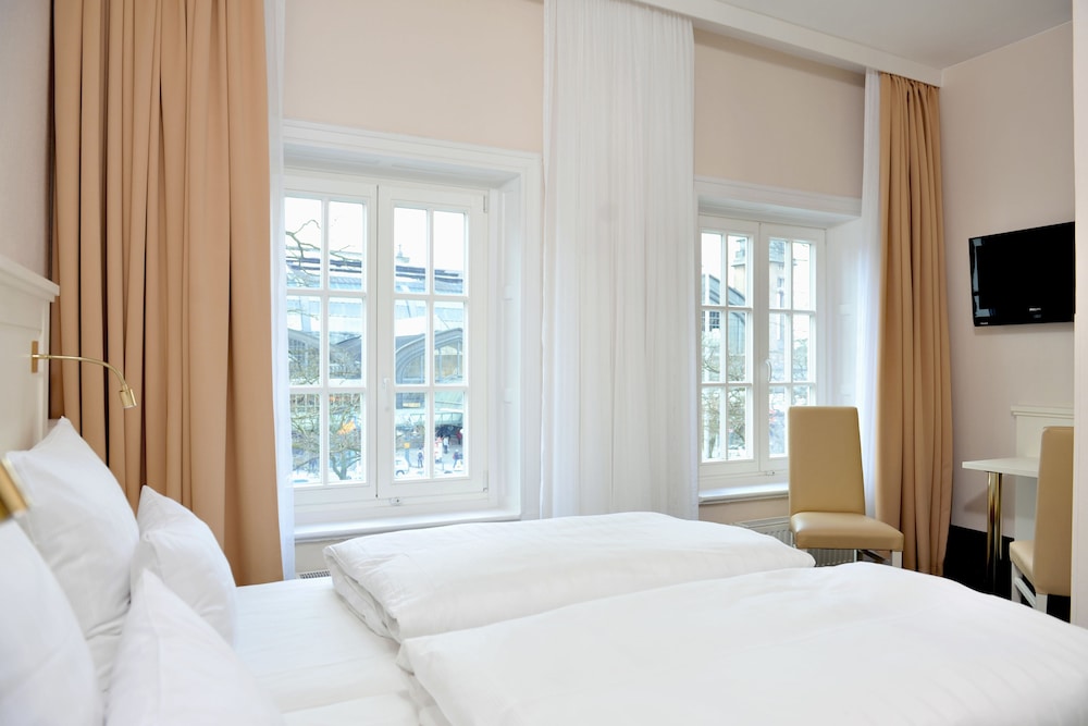Hotel Furst Bismarck 32/43