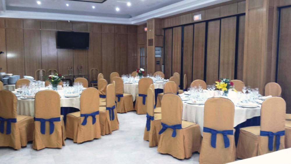 restaurant-cafeteria