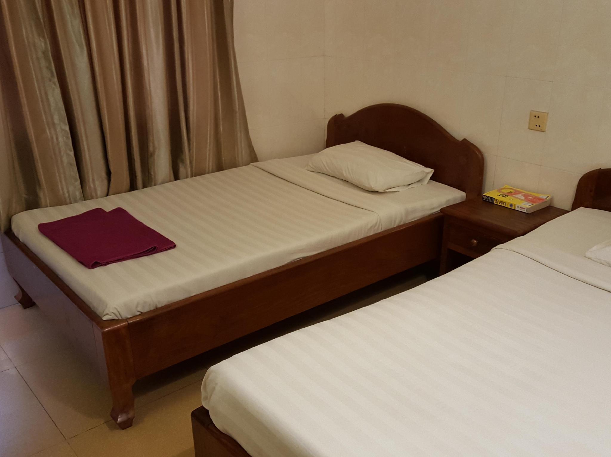 Room, Twin Beds, with Fan