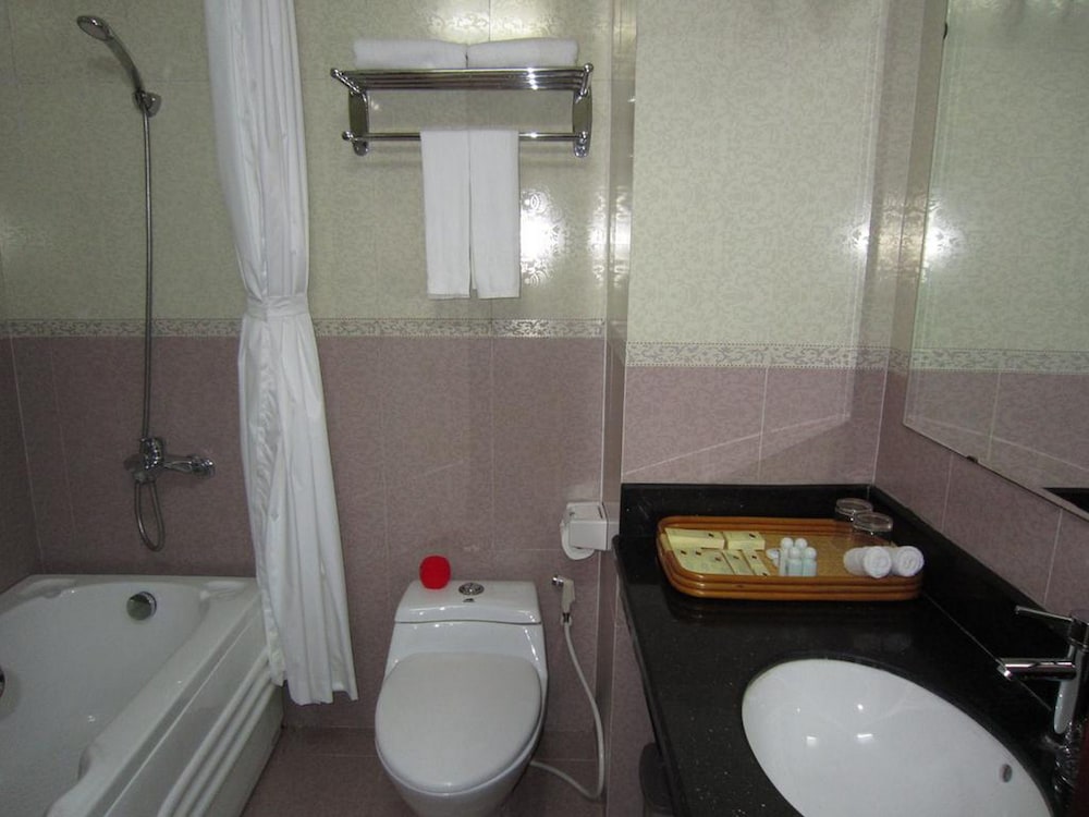 Hung Long Harbour Hotel 18/58