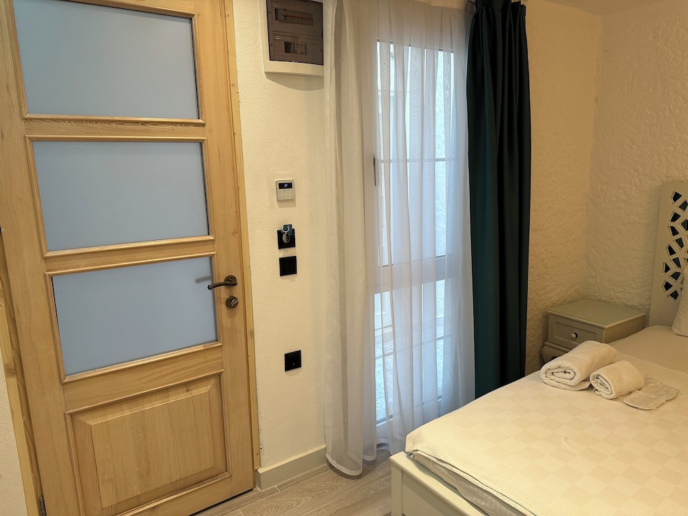 1 BEDROOM, SUPERIOR, TRIPLE