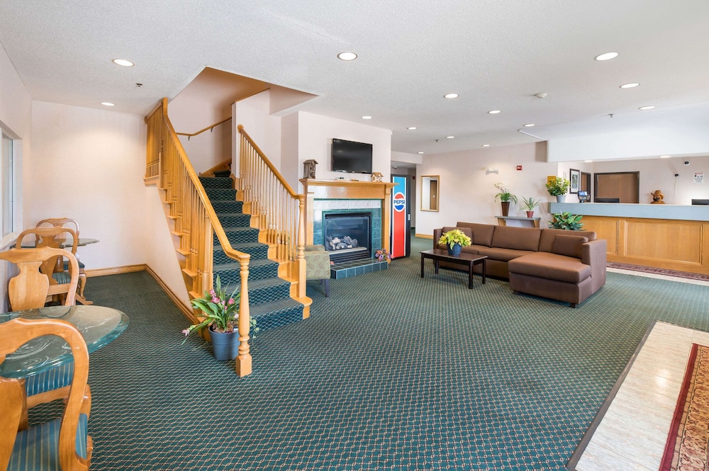 Rodeway Inn Urbana Champaign University Area 30/33