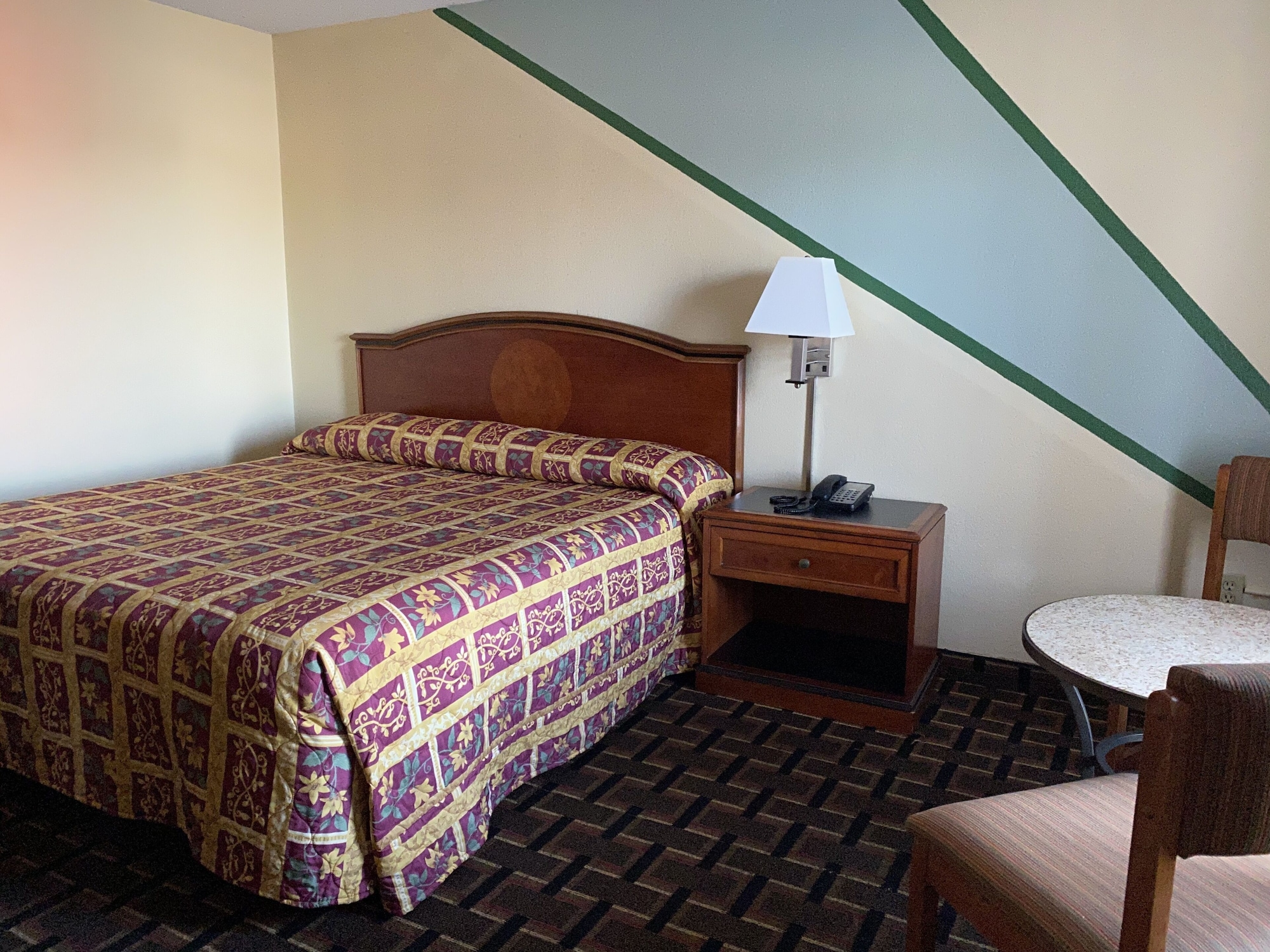 ROOM, KING BED, SMOKING