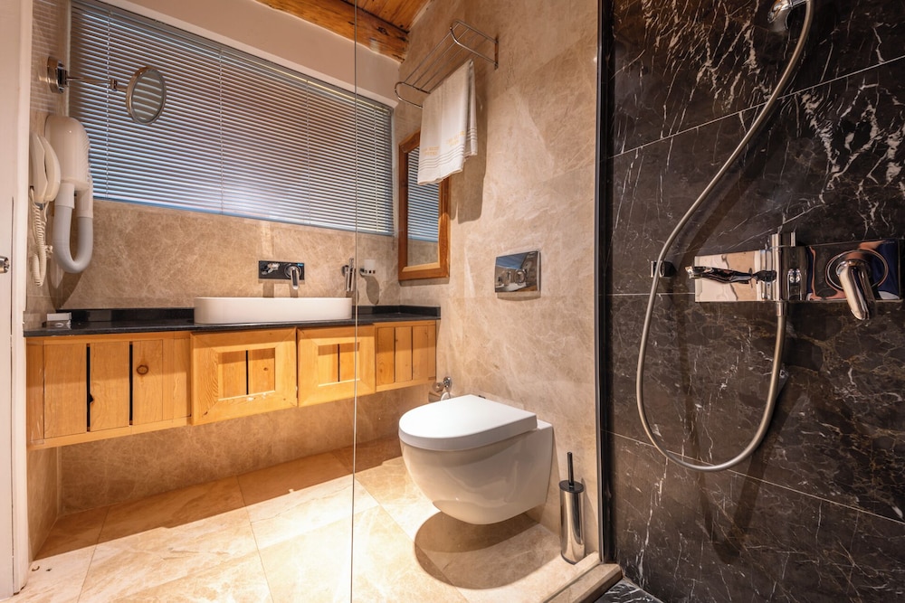 MASTER, DELUXE, TWIN BEDS, SEA VIEW