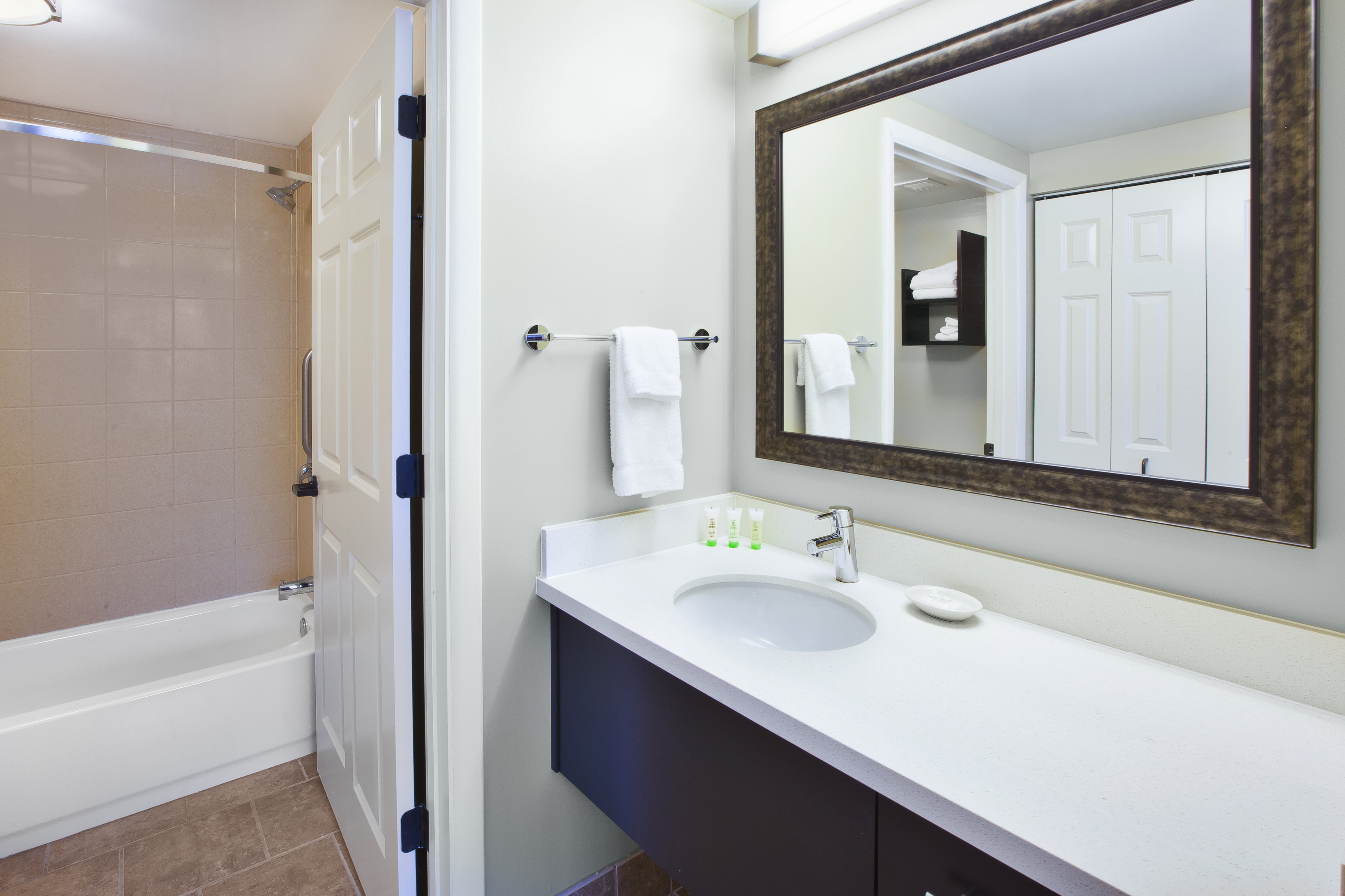 Staybridge Suites Cleveland Mayfield Heights Beachwood 65/68