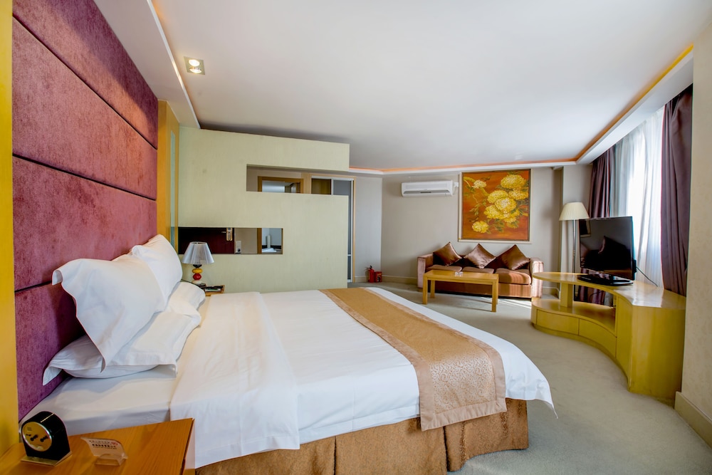 Louis Hotel Zhongshan 17/40