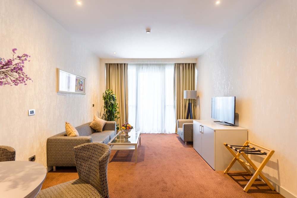 The Grand Gloria Hotel 23/36
