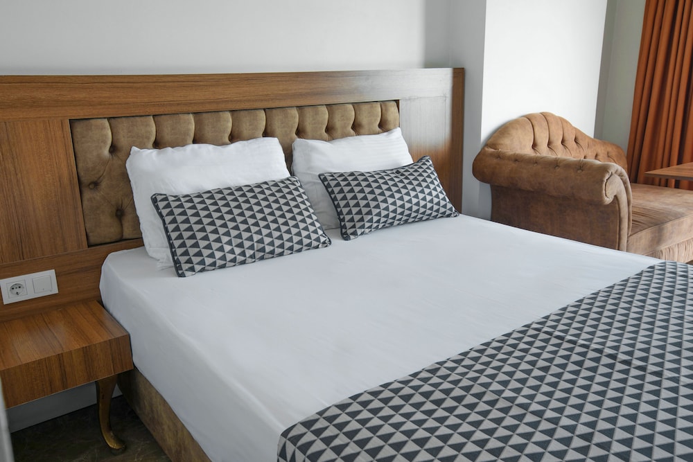 Kristal Beach Hotel 3/48