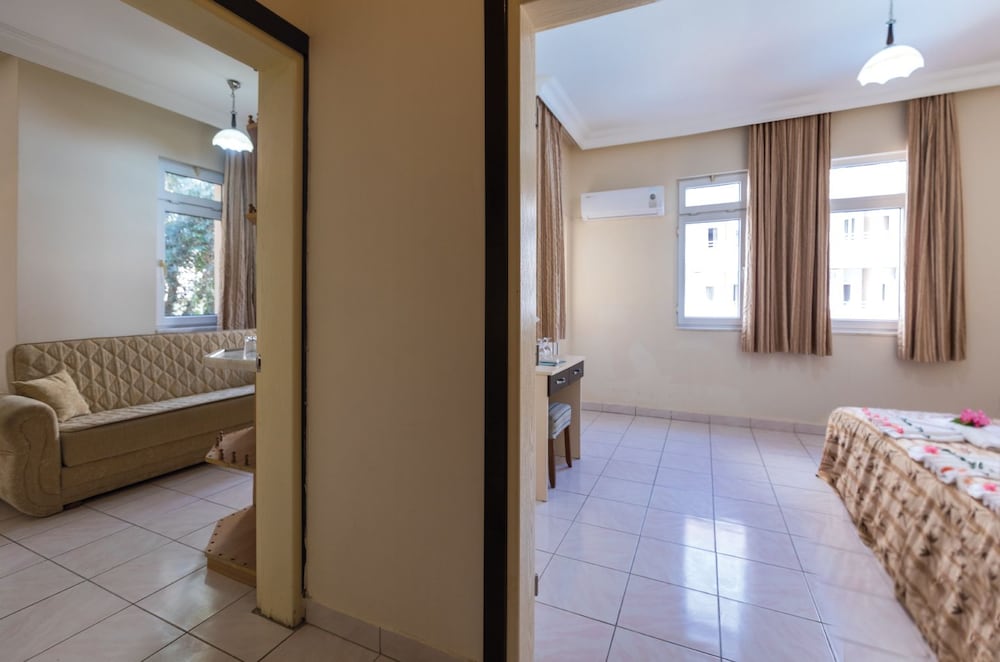 HELIOS HOTEL 55/55