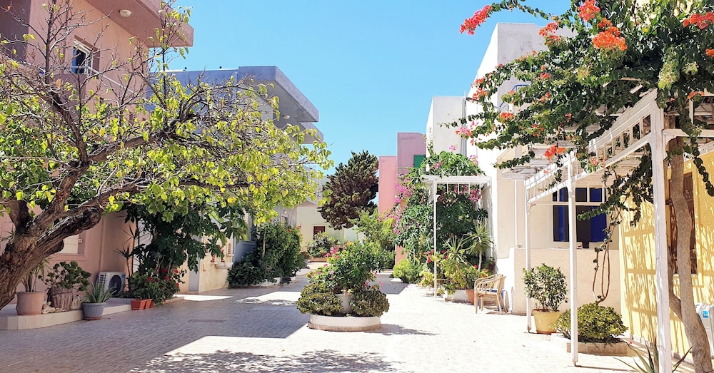 Evina Rooms & Suites 31/38
