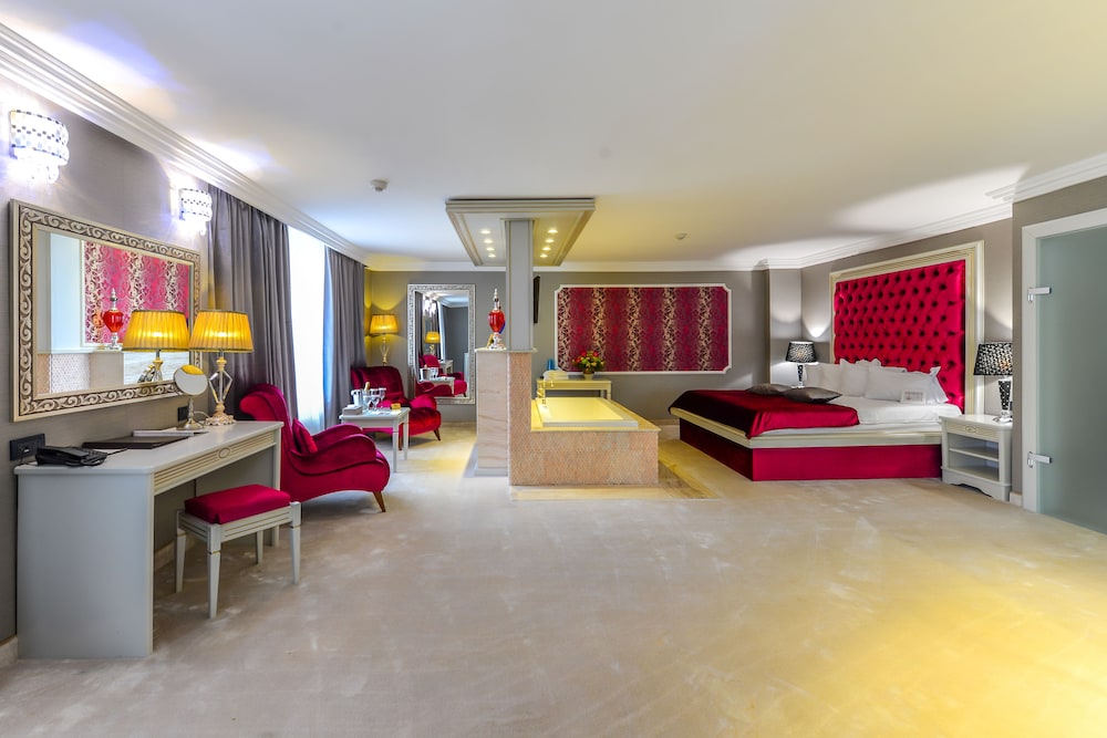 Phoenicia Grand Hotel 6/74