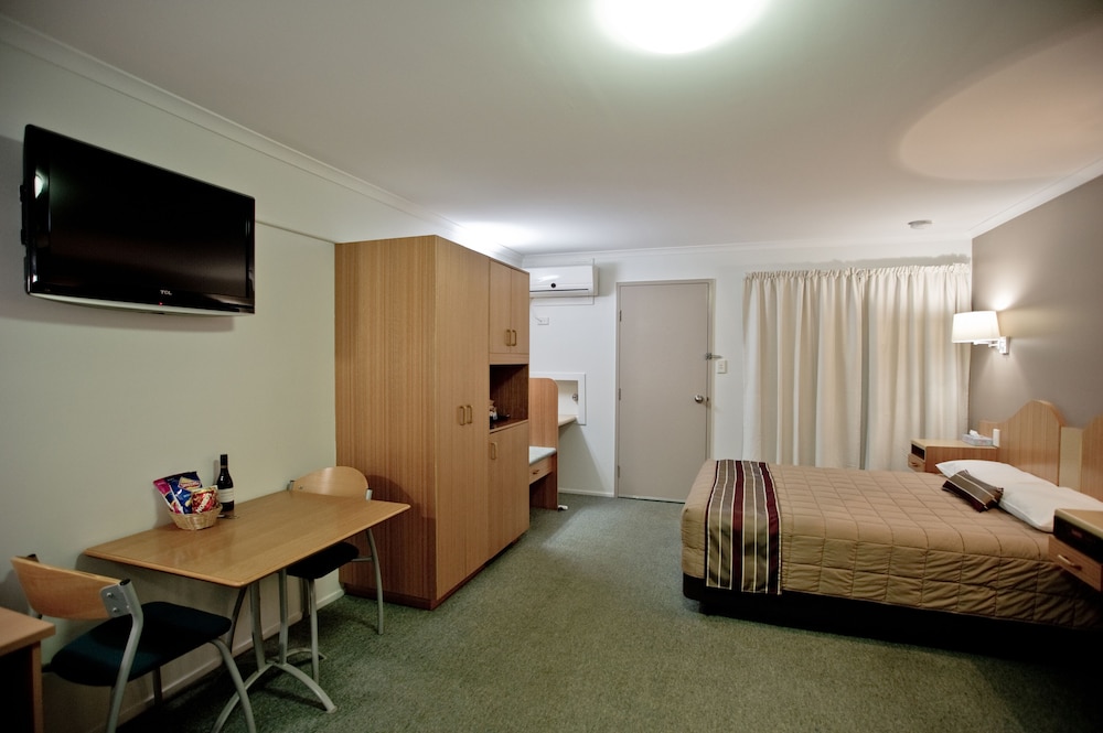 Centrepoint Motor Inn 12/19