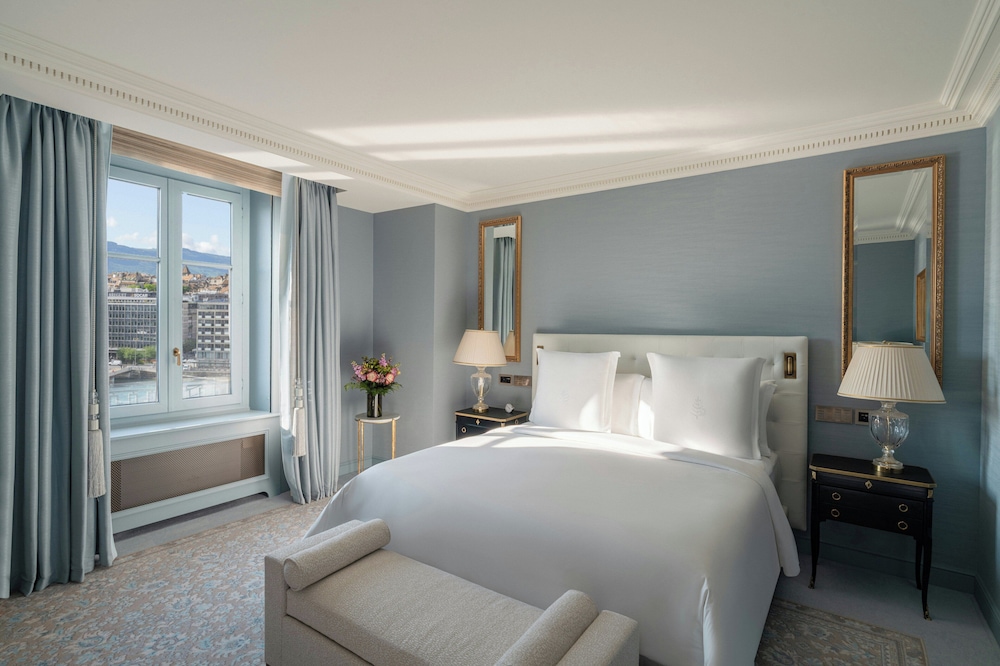 FOUR SEASONS, KING BED