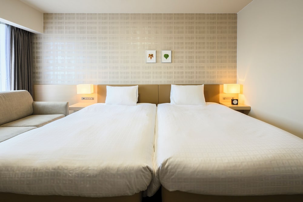 HOLLYWOOD, TWIN BEDS, SMOKING