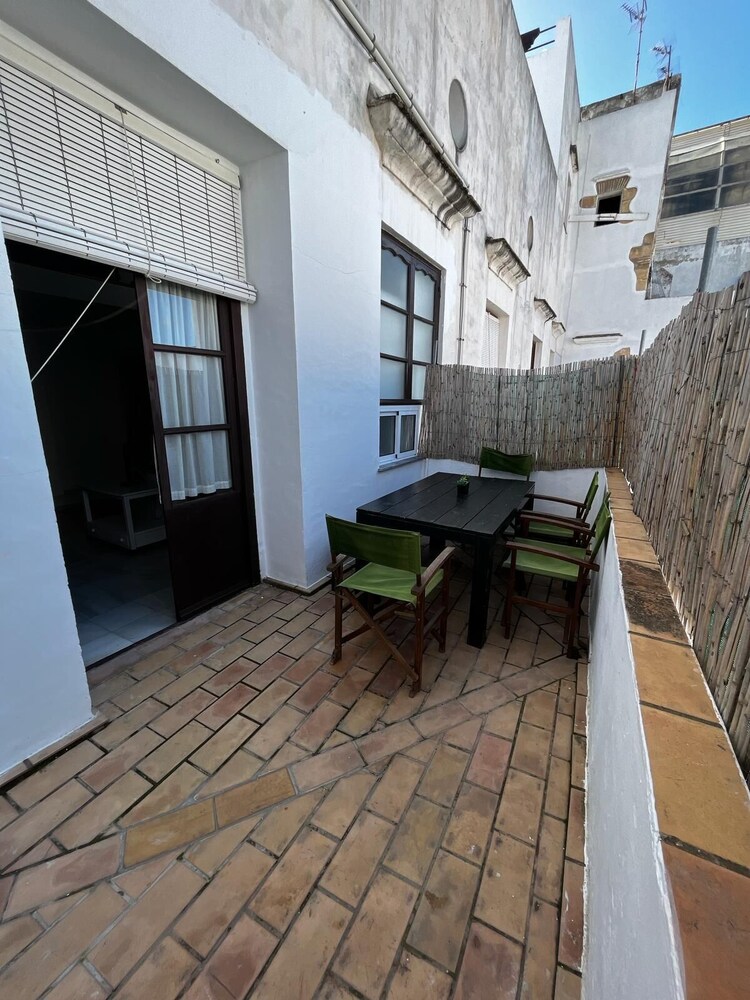 Apartamentos Larga 70 77/80