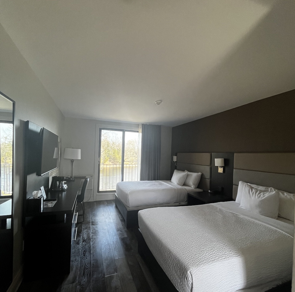 ROOM, 2 DOUBLE BEDS, WATER FRONT