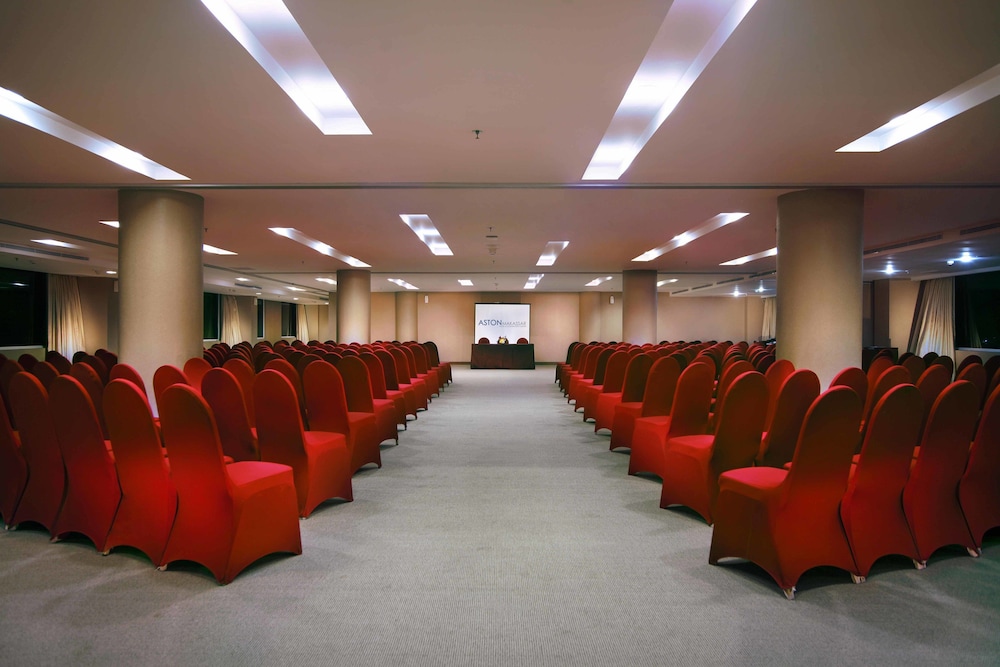 Aston Makassar Hotel and Convention Center 40/48