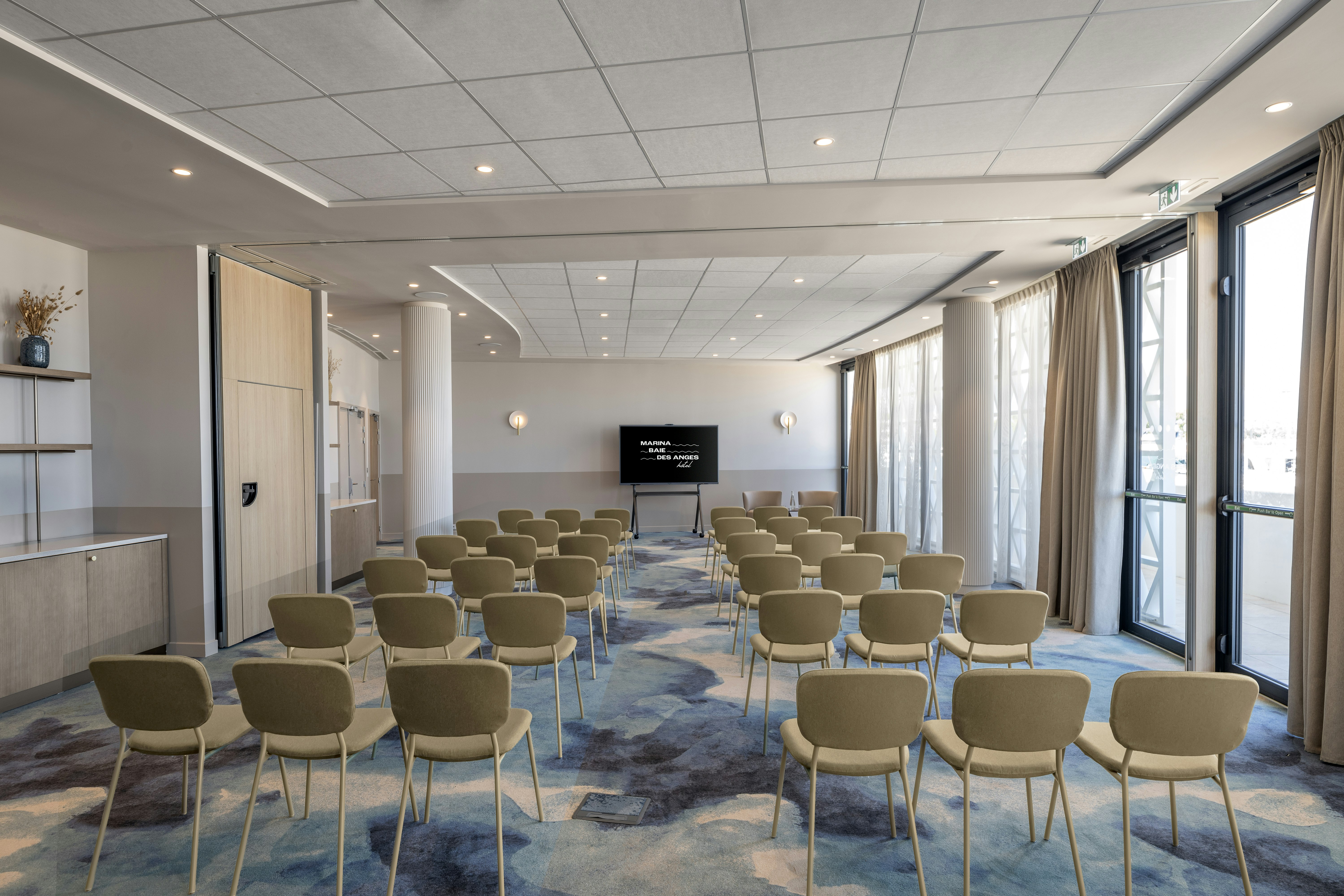 Marina Bay Riviera Hotel, Curio Collection by Hilton 48/54
