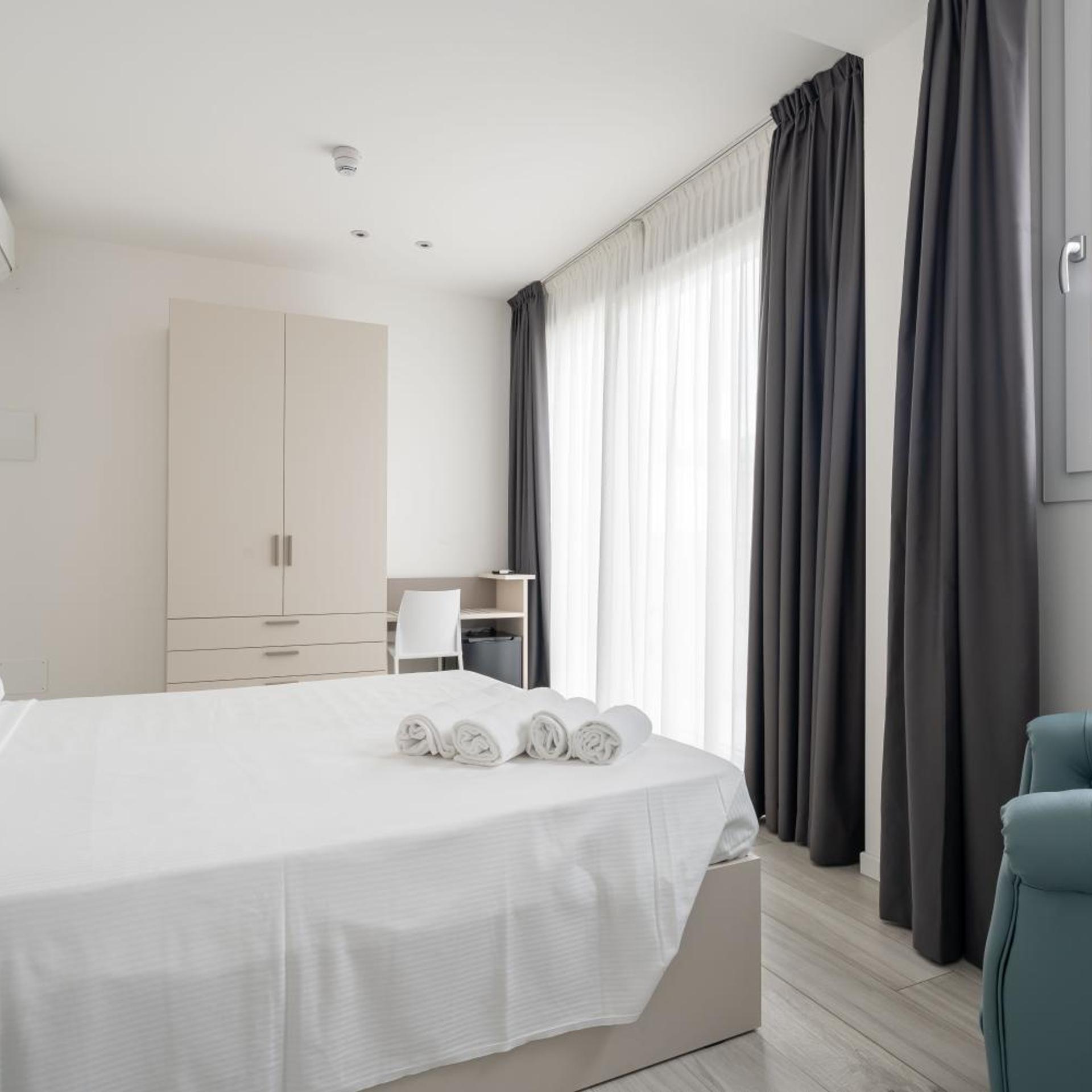 Deluxe, Double Bed, Side Sea View، Hotel Boston 4/10