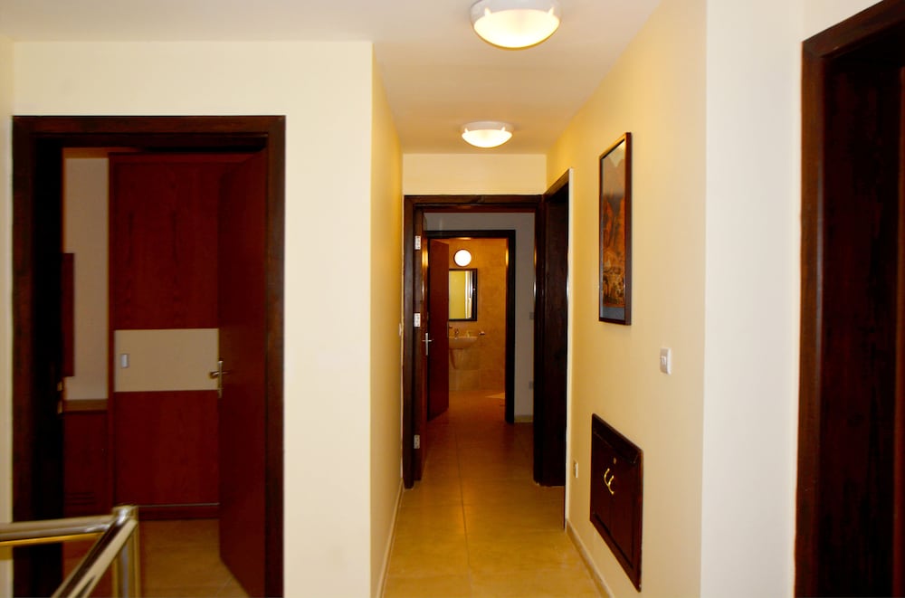 Public Security Hotel & Chalets 14/39