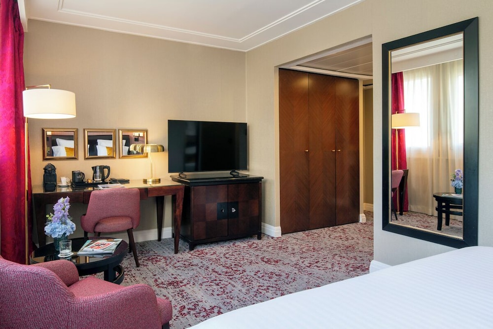 Warwick Paris Champs-Elysees 56/64