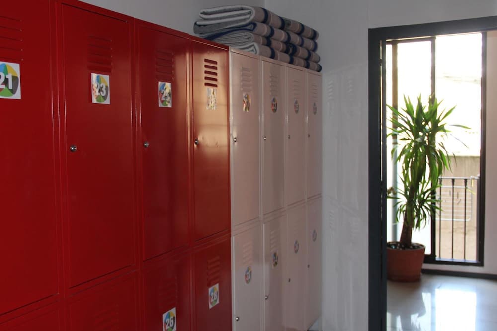 Alternative Creative Youth Hostel Barcelona 4/50
