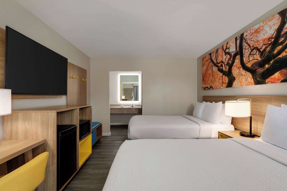 Deluxe, 2 Double Beds, Smoking