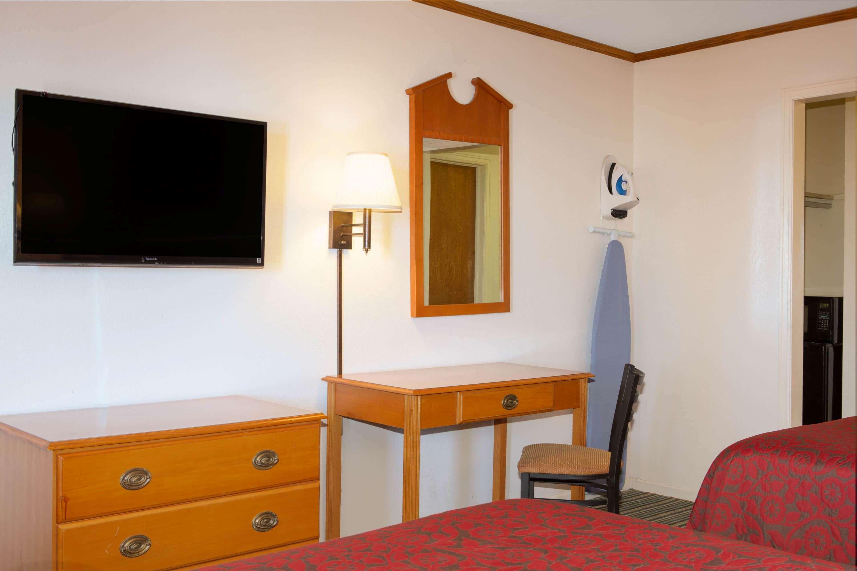 Economy Hotel Wichita- Florence St 29/48