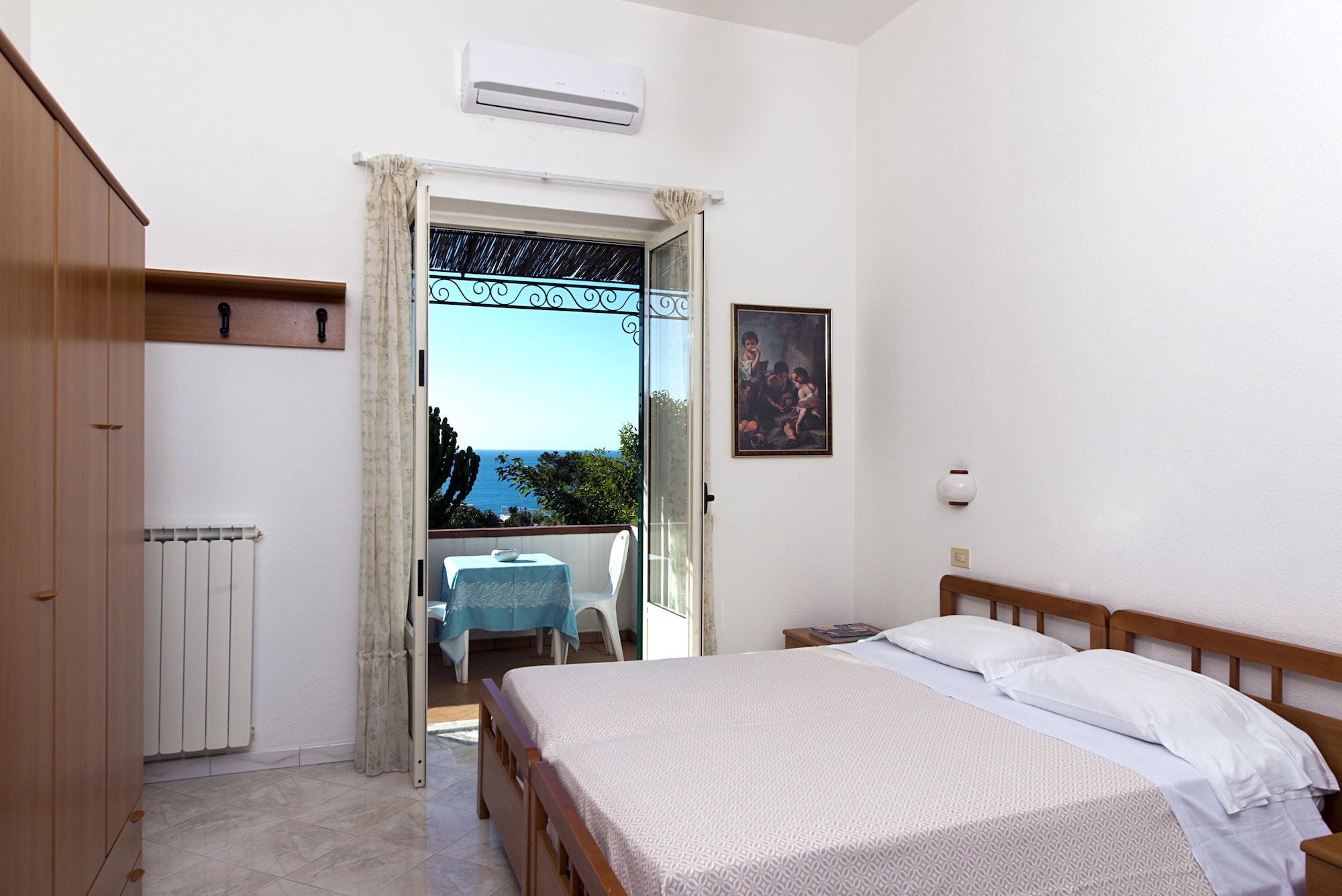 ROOM, DOUBLE OR TWIN BED, SEA VIEW