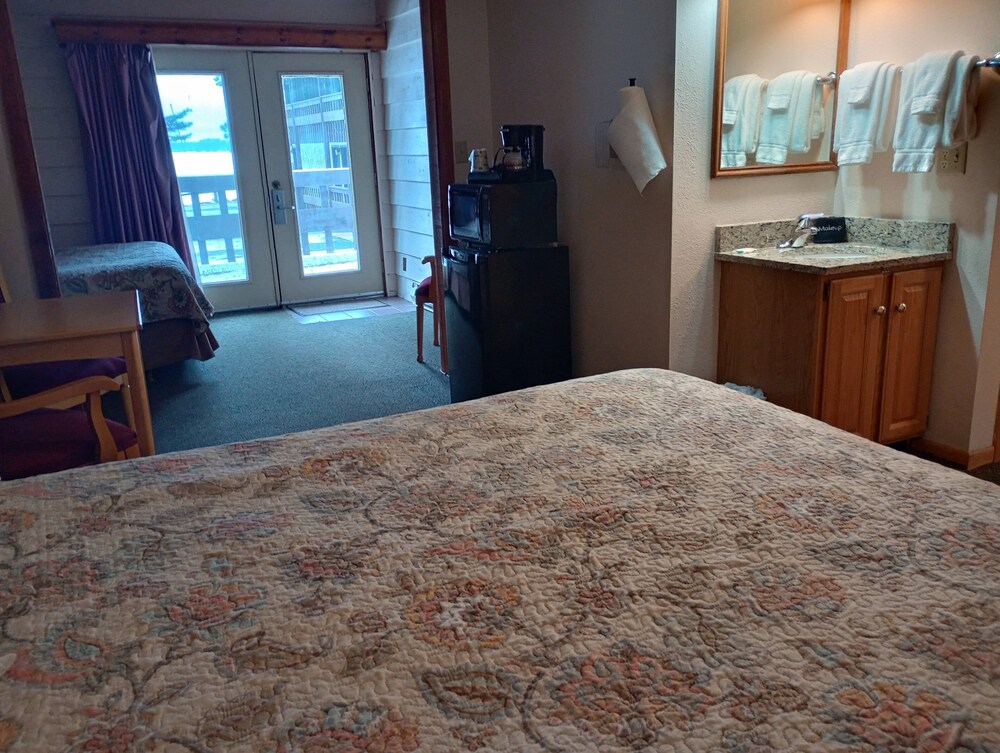 CENTERSTONE RESORT LAKE-AIRE 49/59