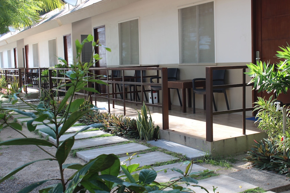 Anaya Beach Resort in Santa Fe (Central Visayas)