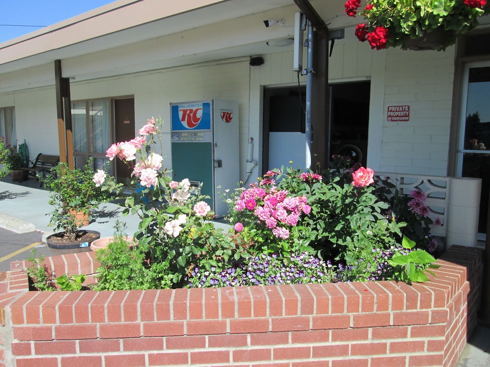Town House Motel Inc 2/33