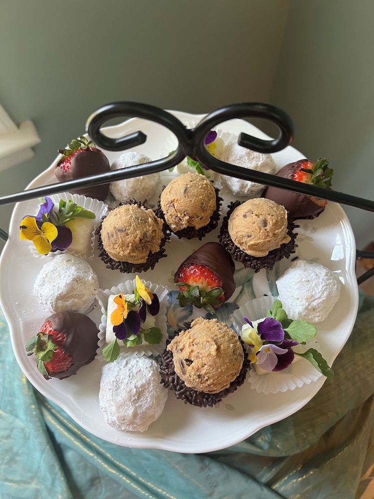 Colonial Gardens Bed & Breakfast 19/43